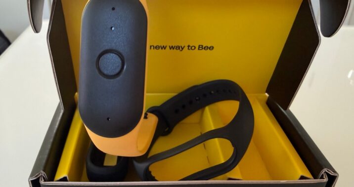 Hand in hand with Bee, Amazon's latest wearable AI